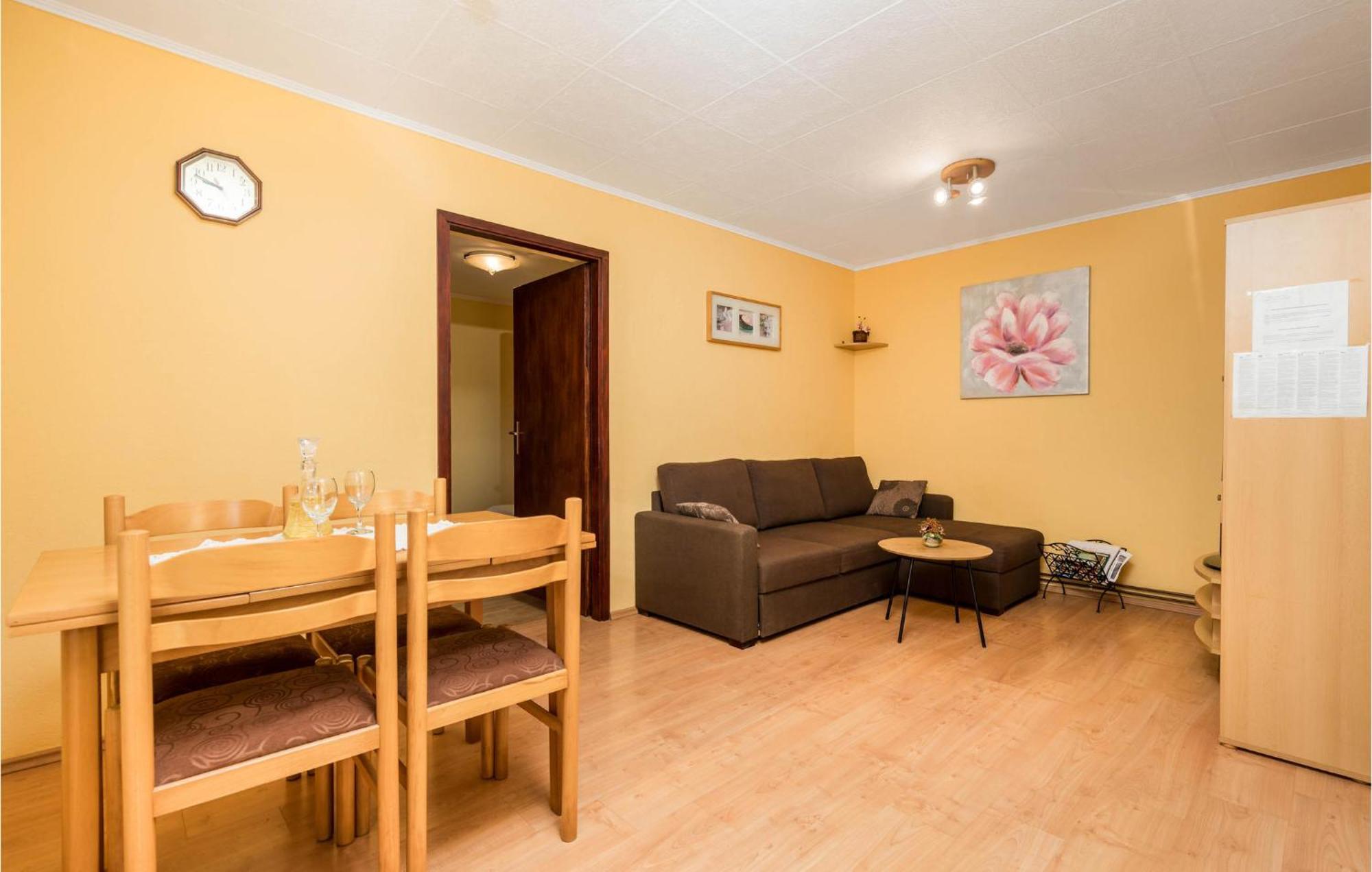 Stunning Apartment In Lovran With Kitchen ภายนอก รูปภาพ