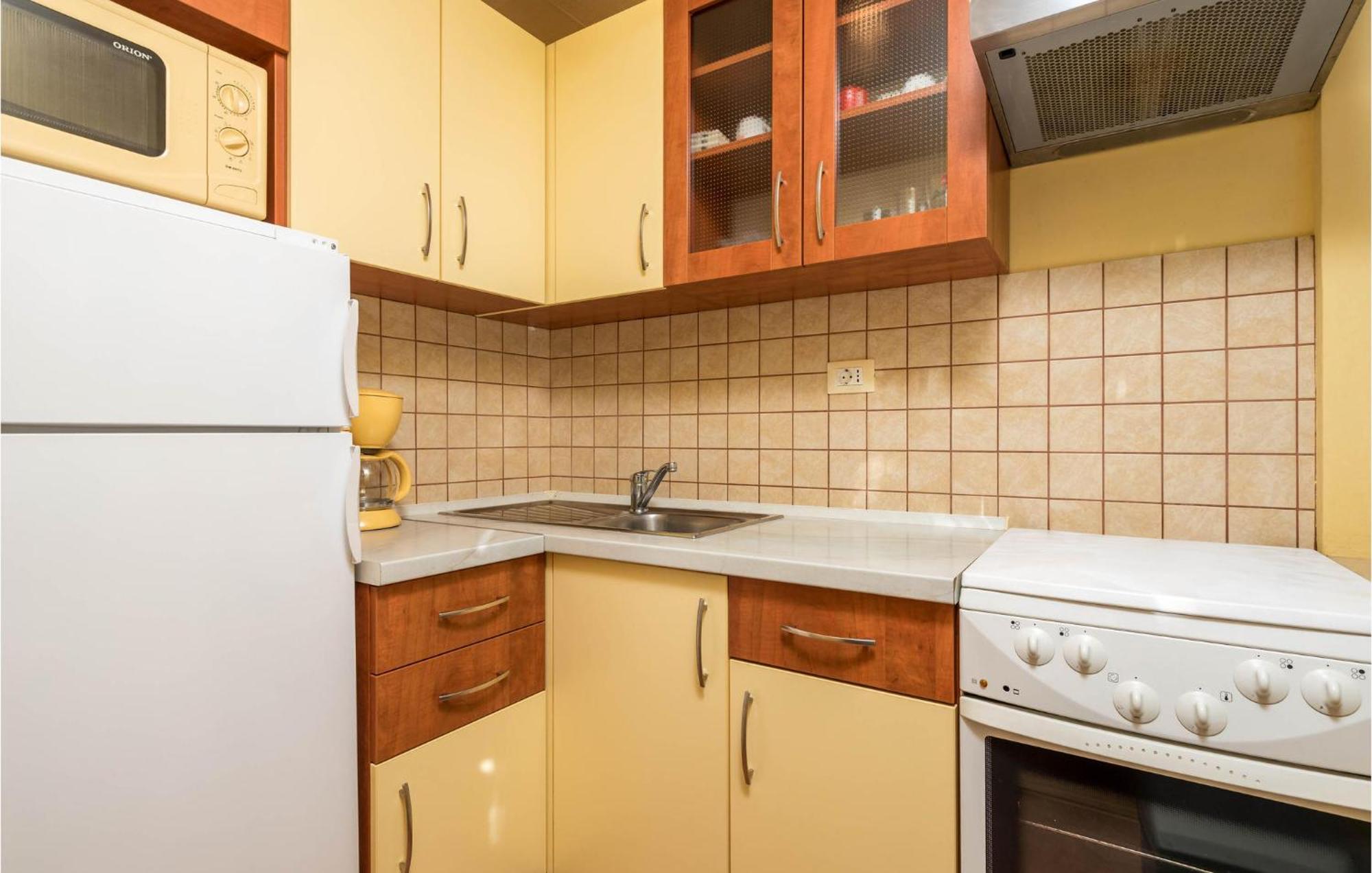 Stunning Apartment In Lovran With Kitchen ภายนอก รูปภาพ