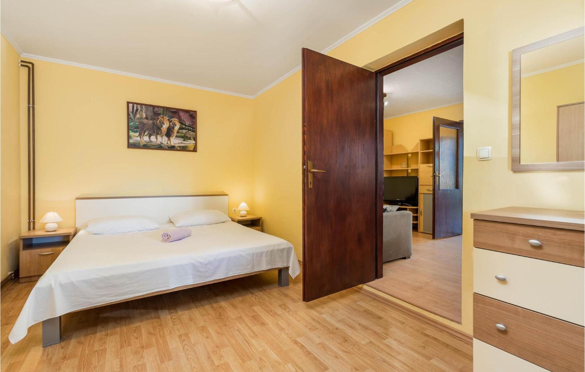 Stunning Apartment In Lovran With Kitchen ภายนอก รูปภาพ